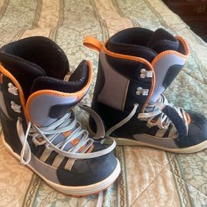 Snow board book 5150 brand size 9